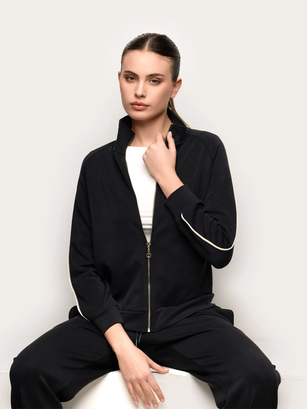 Yamamay Albania Sweatshirt | AMAD191004_072_01.jpg