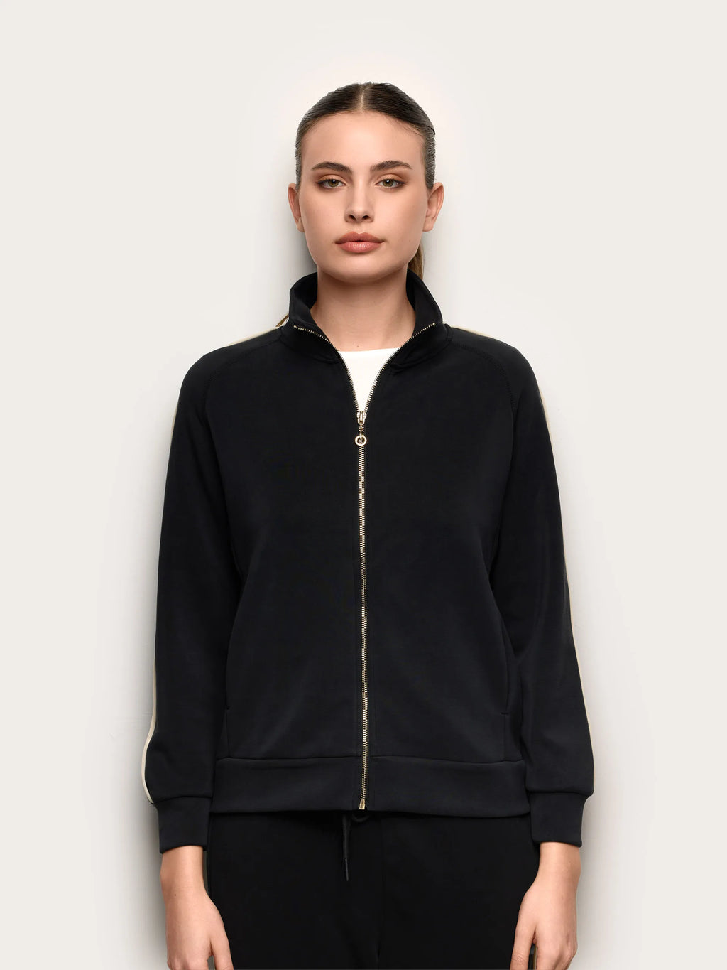 Yamamay Albania Sweatshirt | AMAD191004_072_02.jpg
