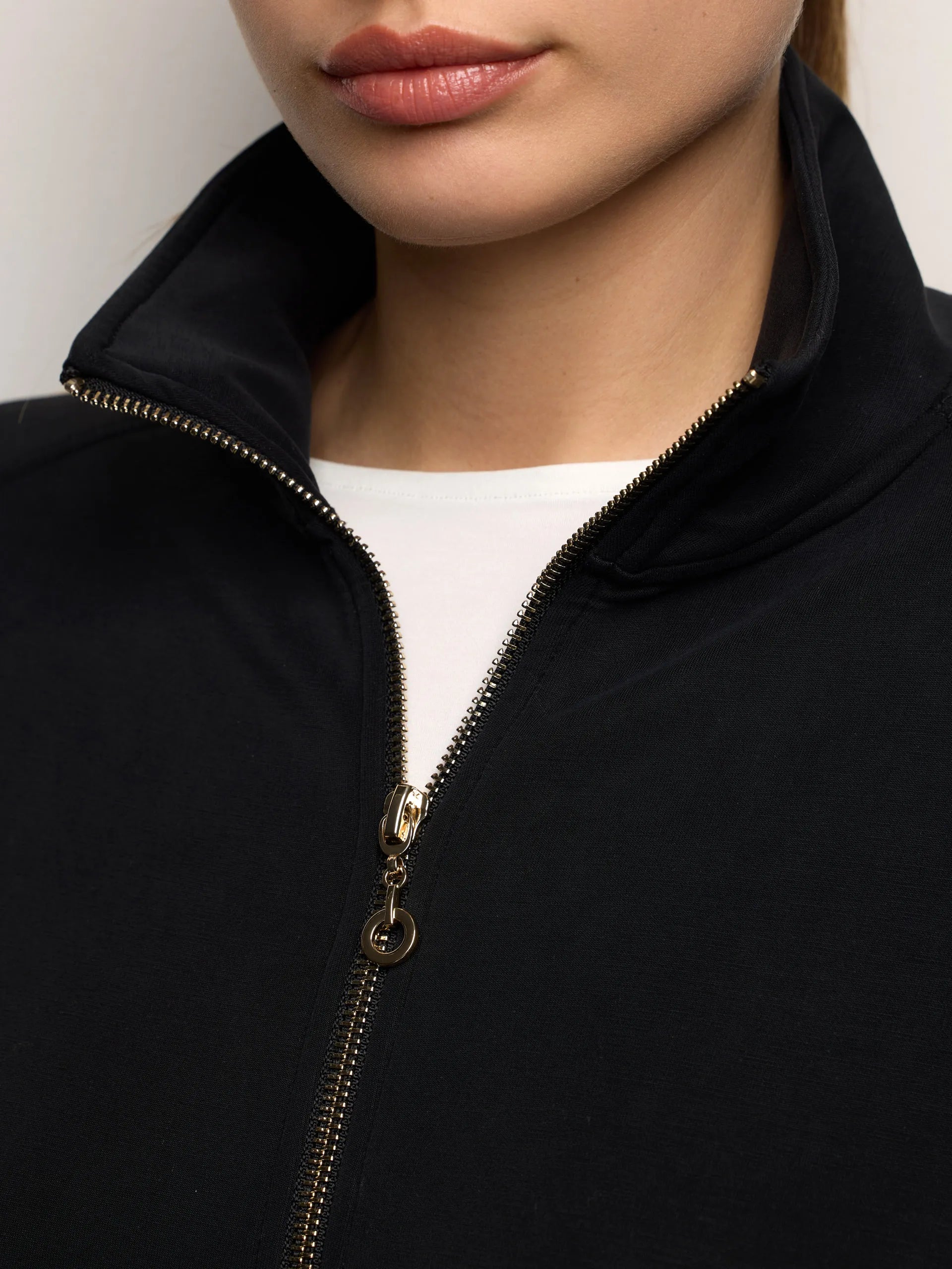 Yamamay Albania Sweatshirt | AMAD191004_072_03.jpg