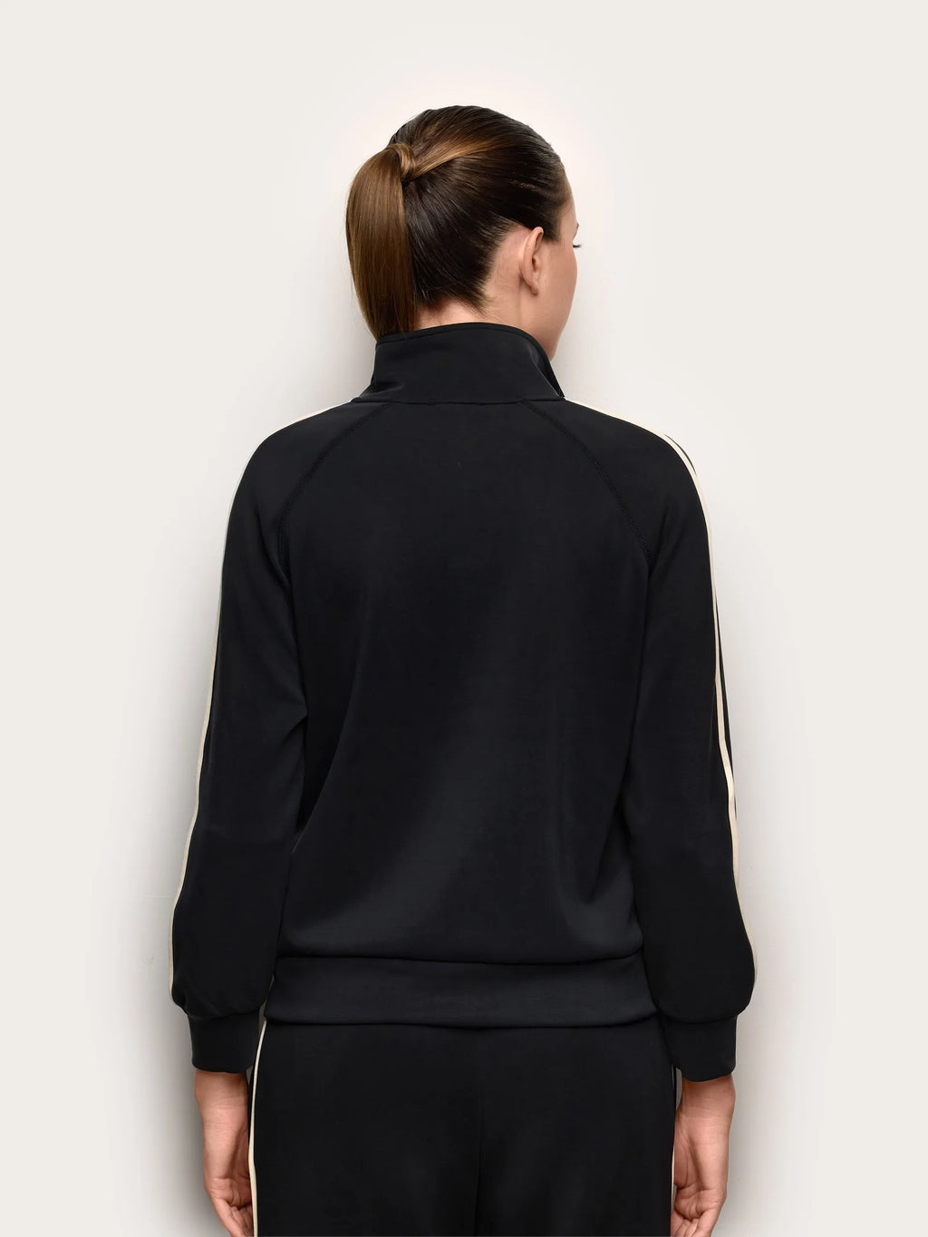 Yamamay Albania Sweatshirt | AMAD191004_072_04.jpg