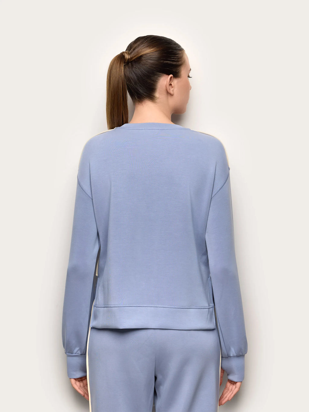 Yamamay Albania Sweatshirt | AMAD191005_019_03.jpg