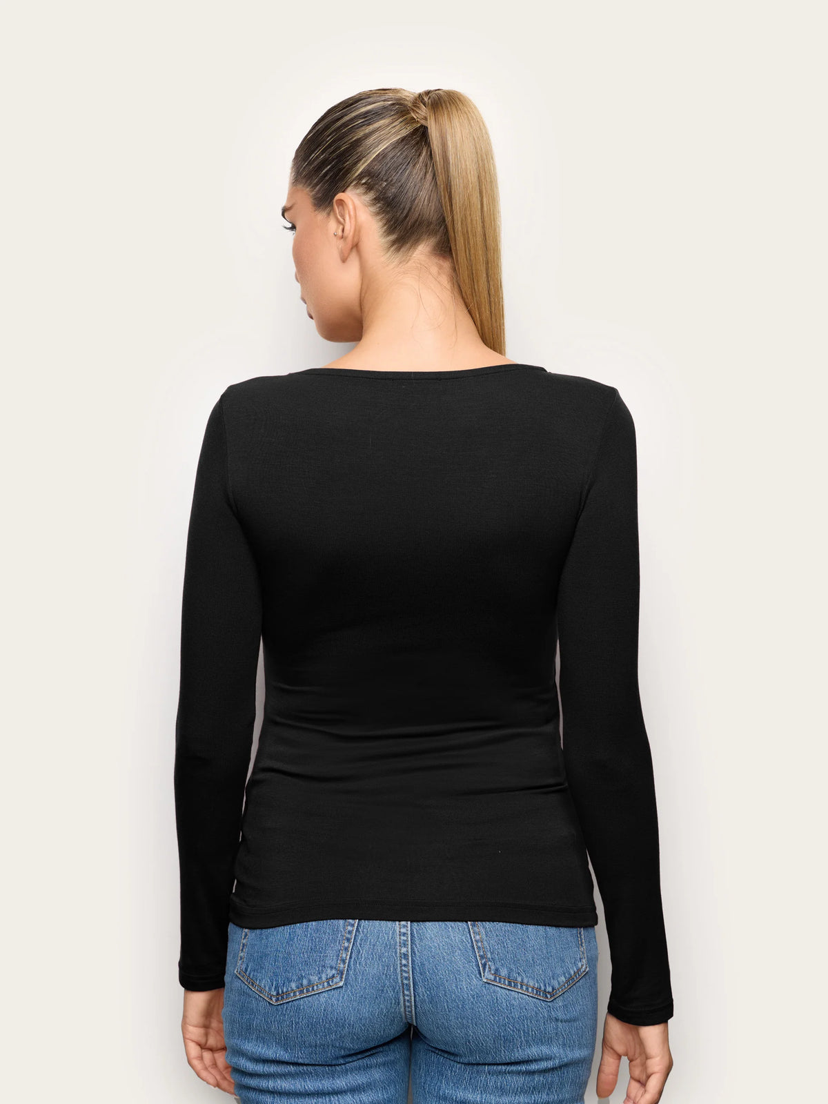 Yamamay Albania Long-sleeve boat neck T-shirt | AMAD193002072_05_f8a33b36-3fff-4347-a907-a8e08d335316.jpg