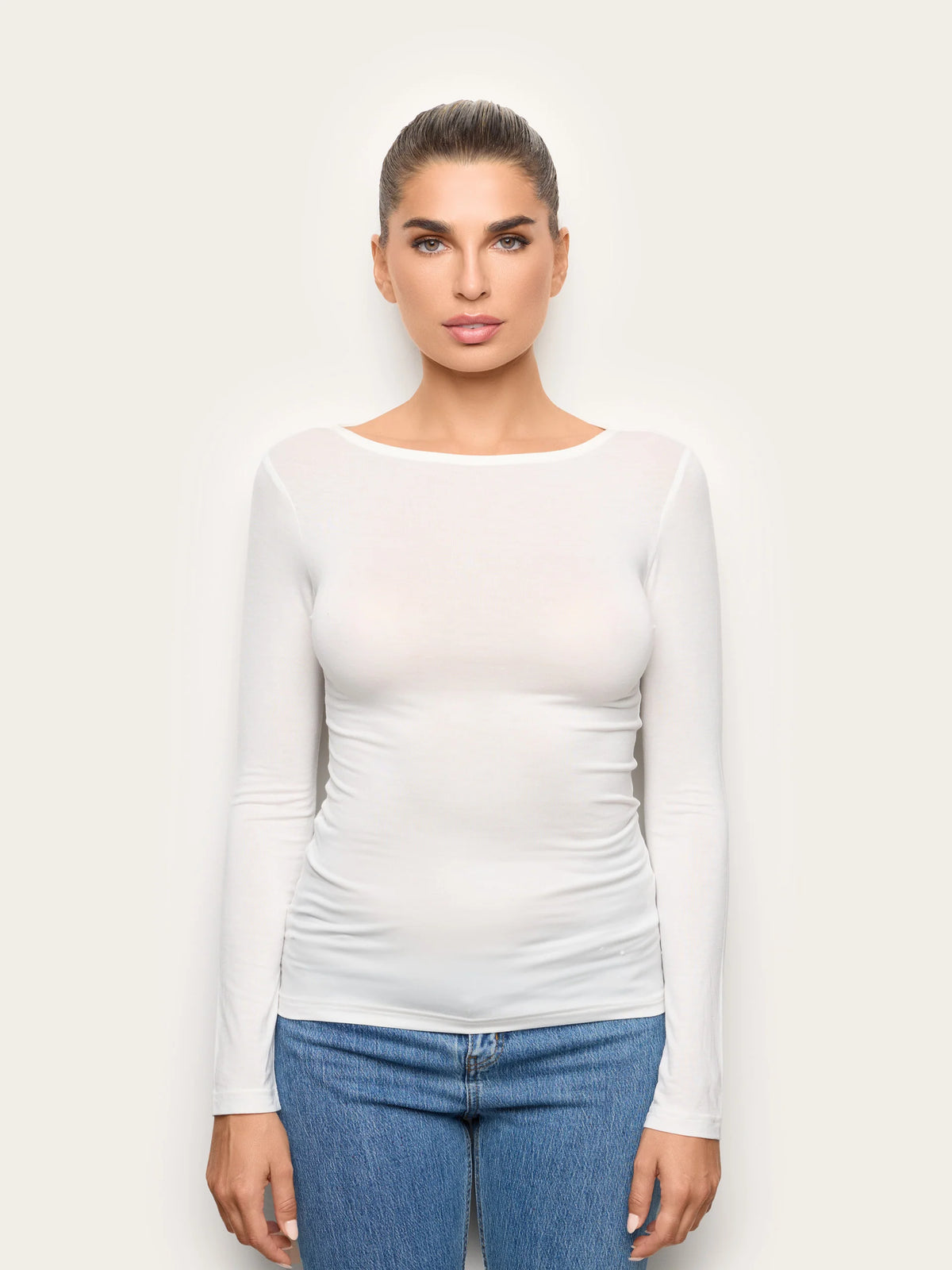 Yamamay Albania Long-sleeve boat neck T-shirt | AMAD193002096_02_f27f5a2b-011c-4ce0-b63a-1e79dafa8092.jpg