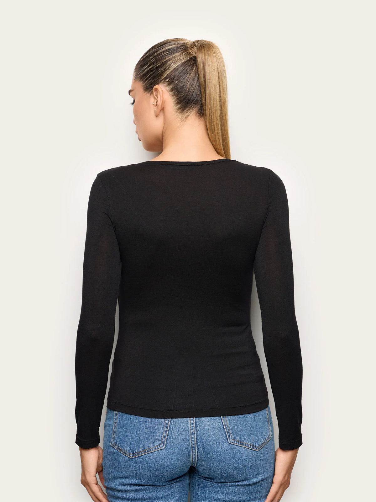 Yamamay Albania Long-sleeve v neck T-shirt | AMAD193005072_05_b65c1483-8935-4322-9013-fb8db045dbe4.jpg
