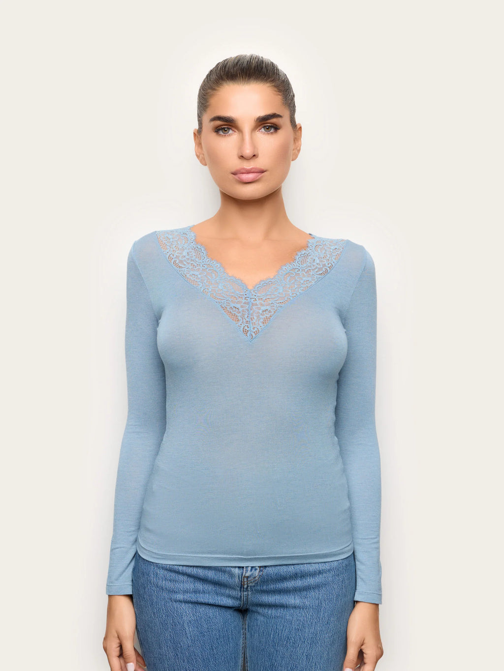 Yamamay Albania Long-sleeve v neck T-shirt | AMAD193005242_02_e8ed375e-ce1f-406c-bff3-038ecc9cbdb6.jpg