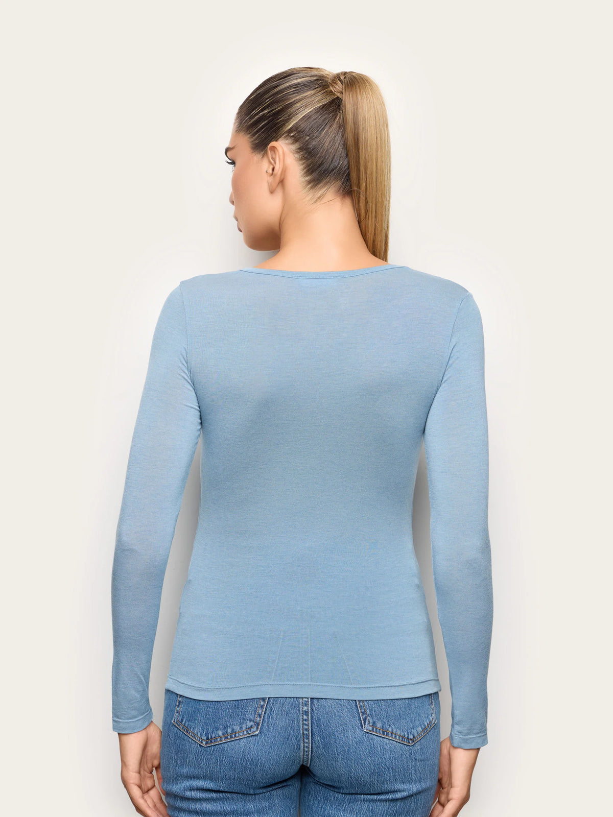 Yamamay Albania Long-sleeve v neck T-shirt | AMAD193005242_05_36e96dea-8825-43cd-a38c-85182faff2b7.jpg