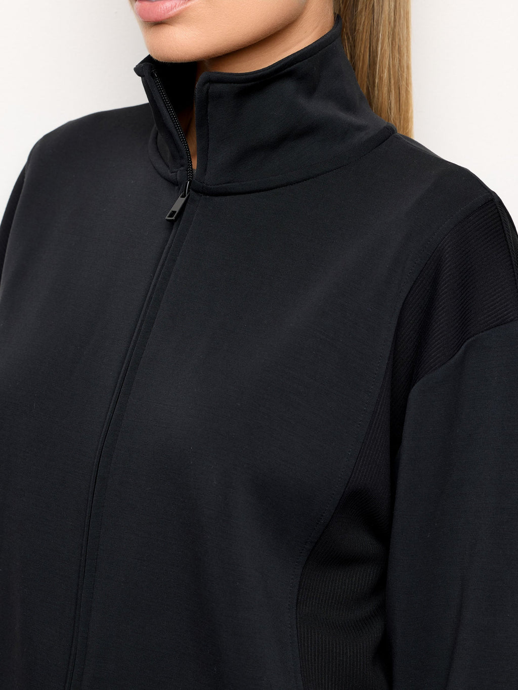 Yamamay Albania Sweatshirt | AMAD193018072_03_3f8083fd-d394-48f8-aaa1-8fb075231f01.jpg