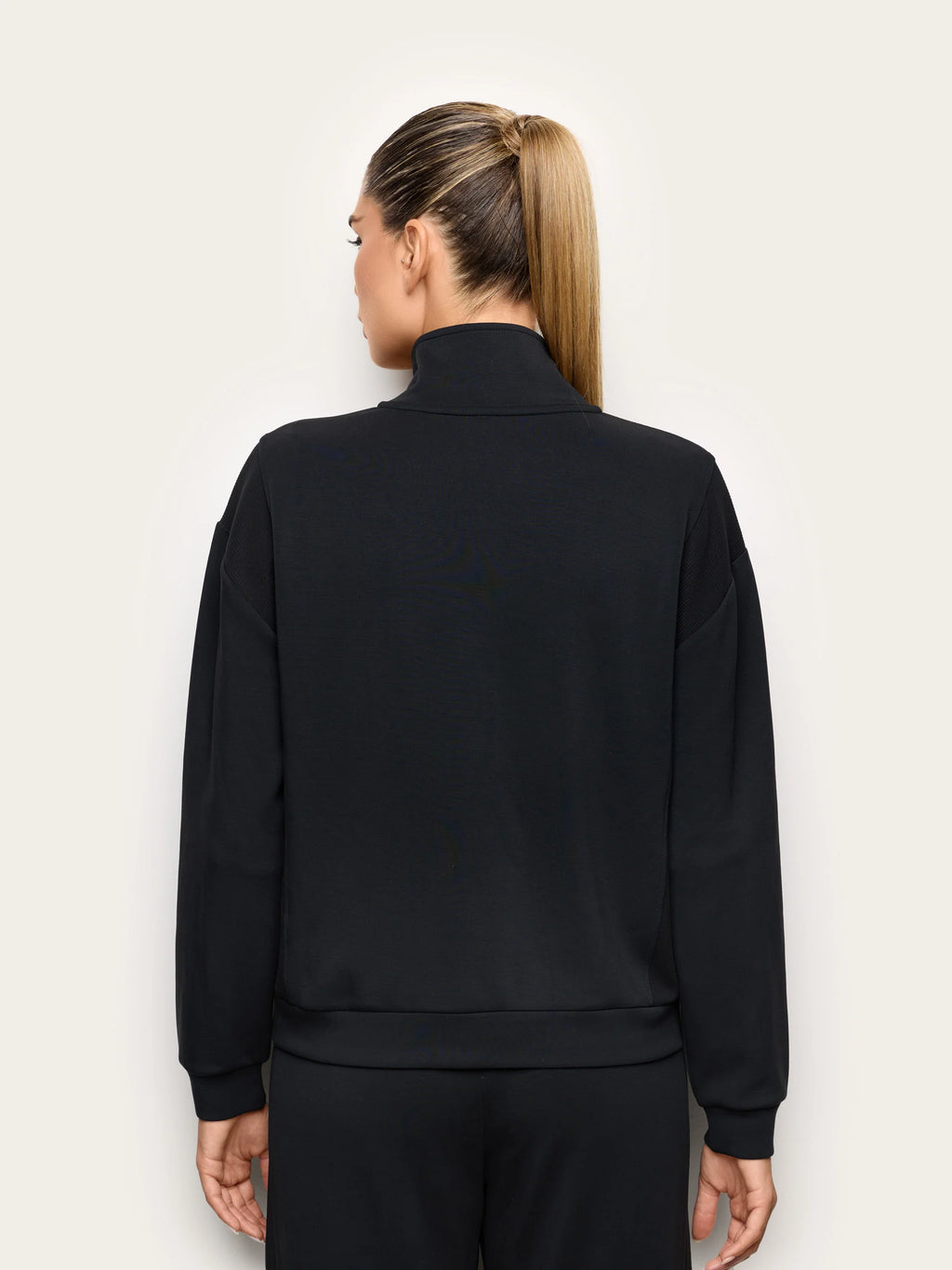 Yamamay Albania Sweatshirt | AMAD193018072_05_9f522f42-6f53-445e-8231-b7c469d13b79.jpg