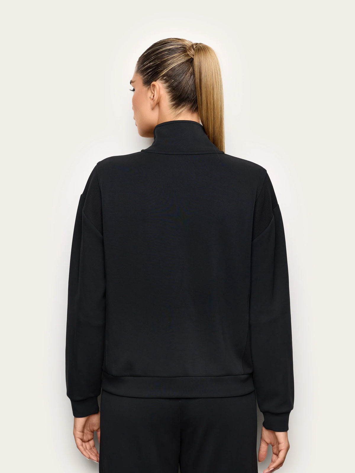Yamamay Albania Sweatshirt | AMAD193018072_05_9f522f42-6f53-445e-8231-b7c469d13b79.jpg