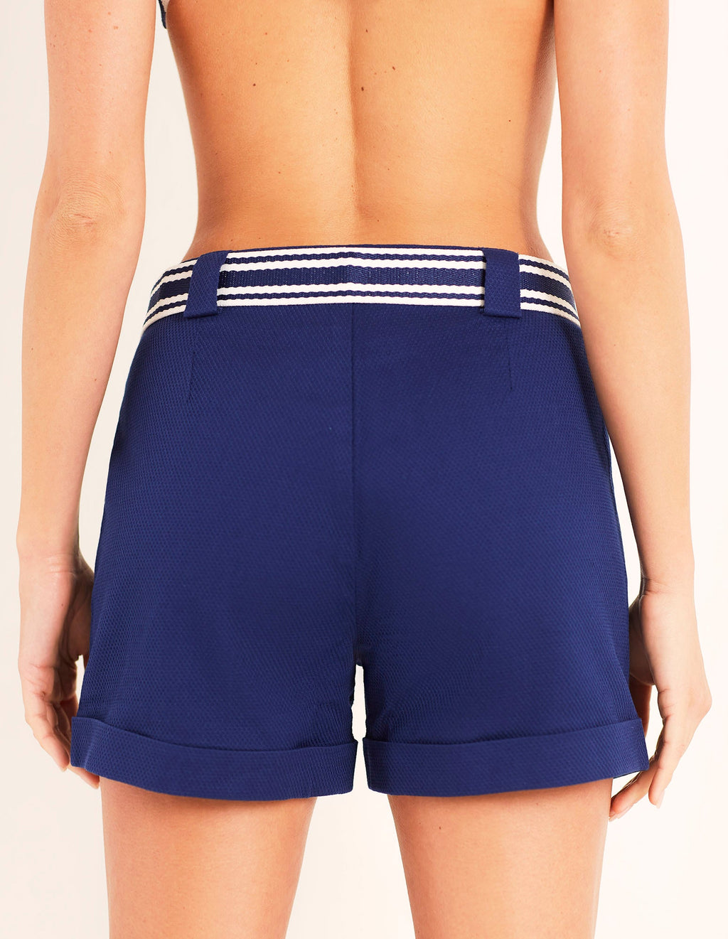 Anita - Pantallona të shkurtra