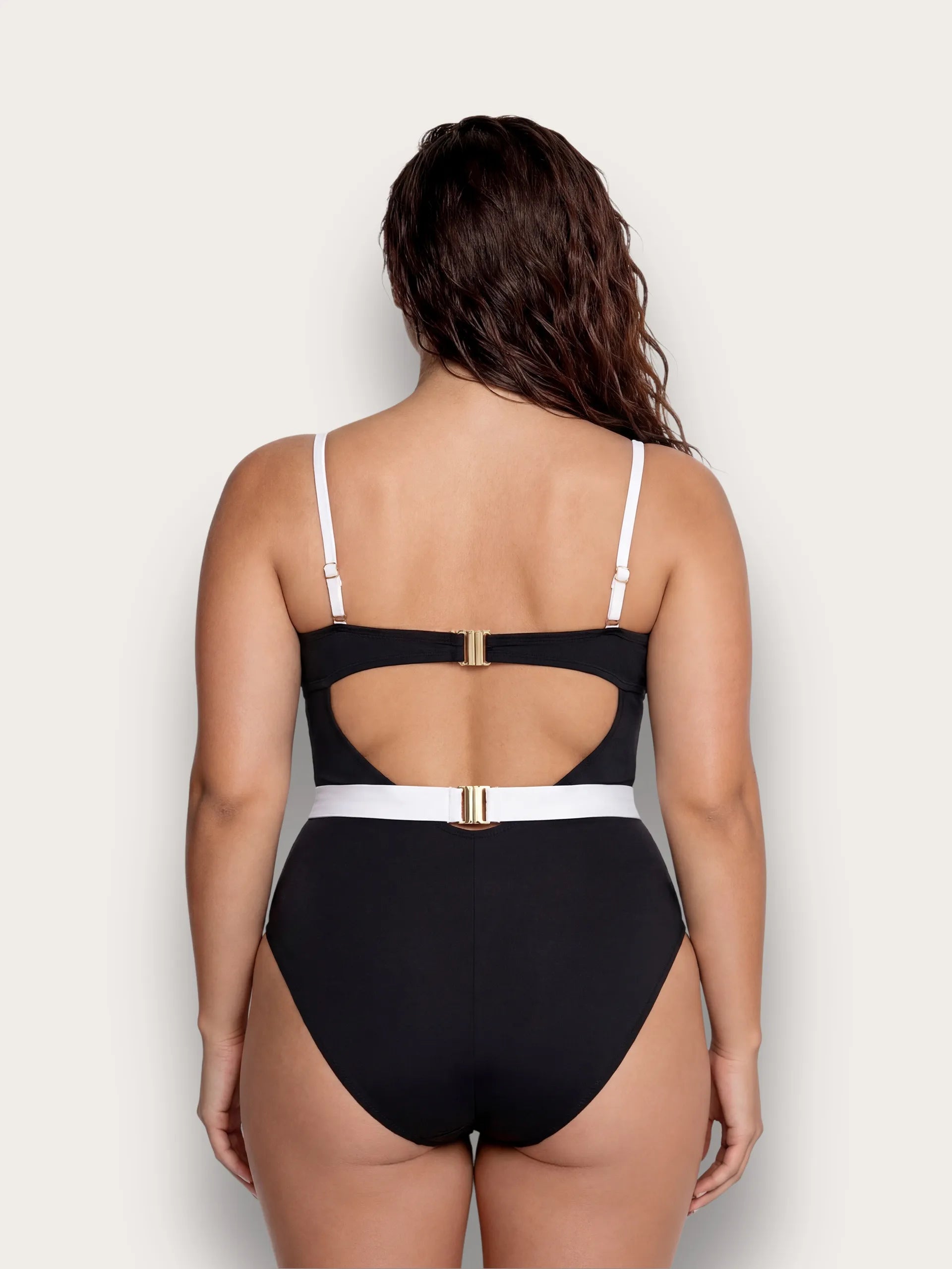 Yamamay Albania Shaping one-piece swimsuit | CCID192018_072_04.jpg