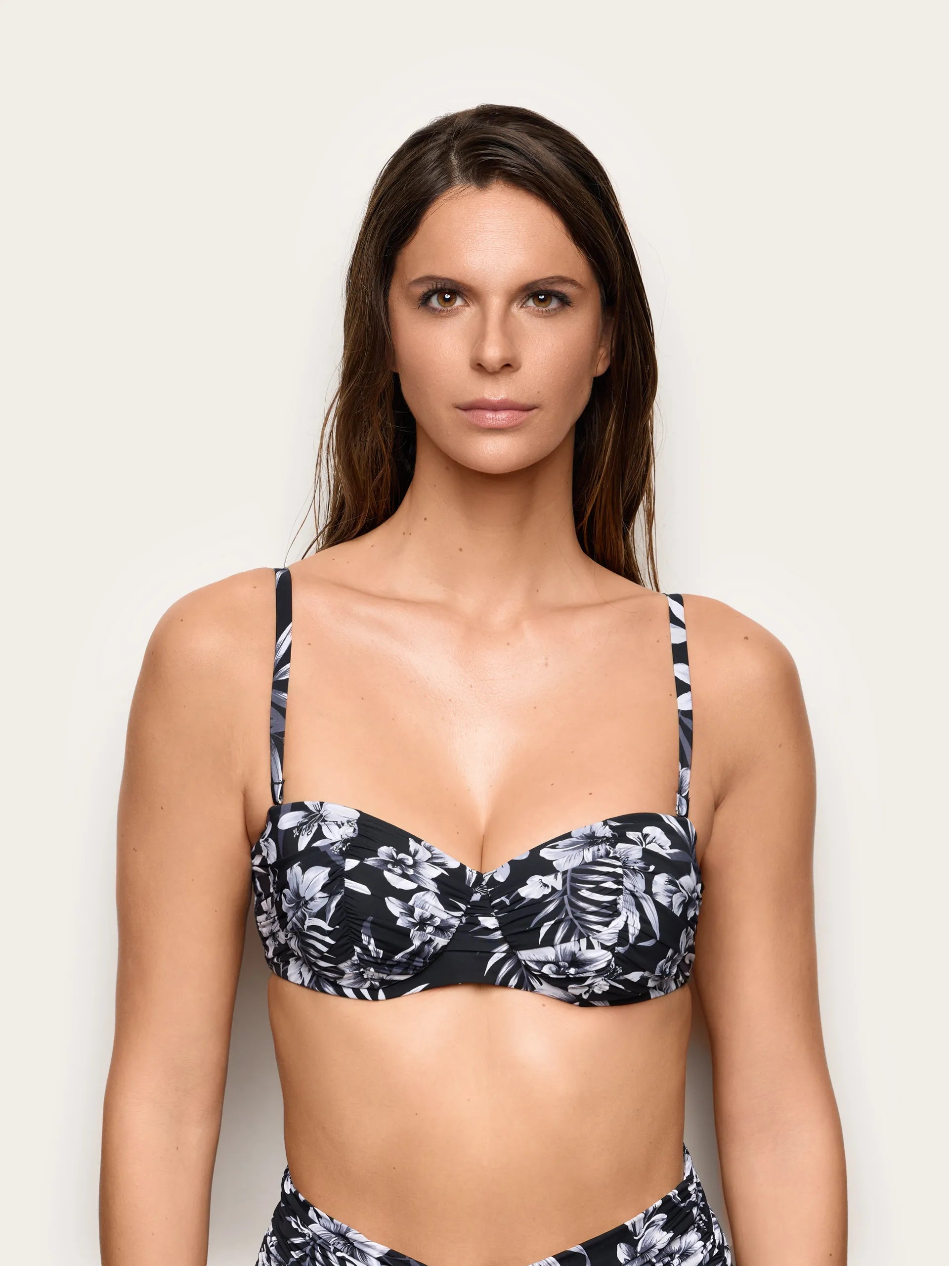 Yamamay Albania Padded bandeau bk bra in diffe | CFAD192003_128_02.jpg