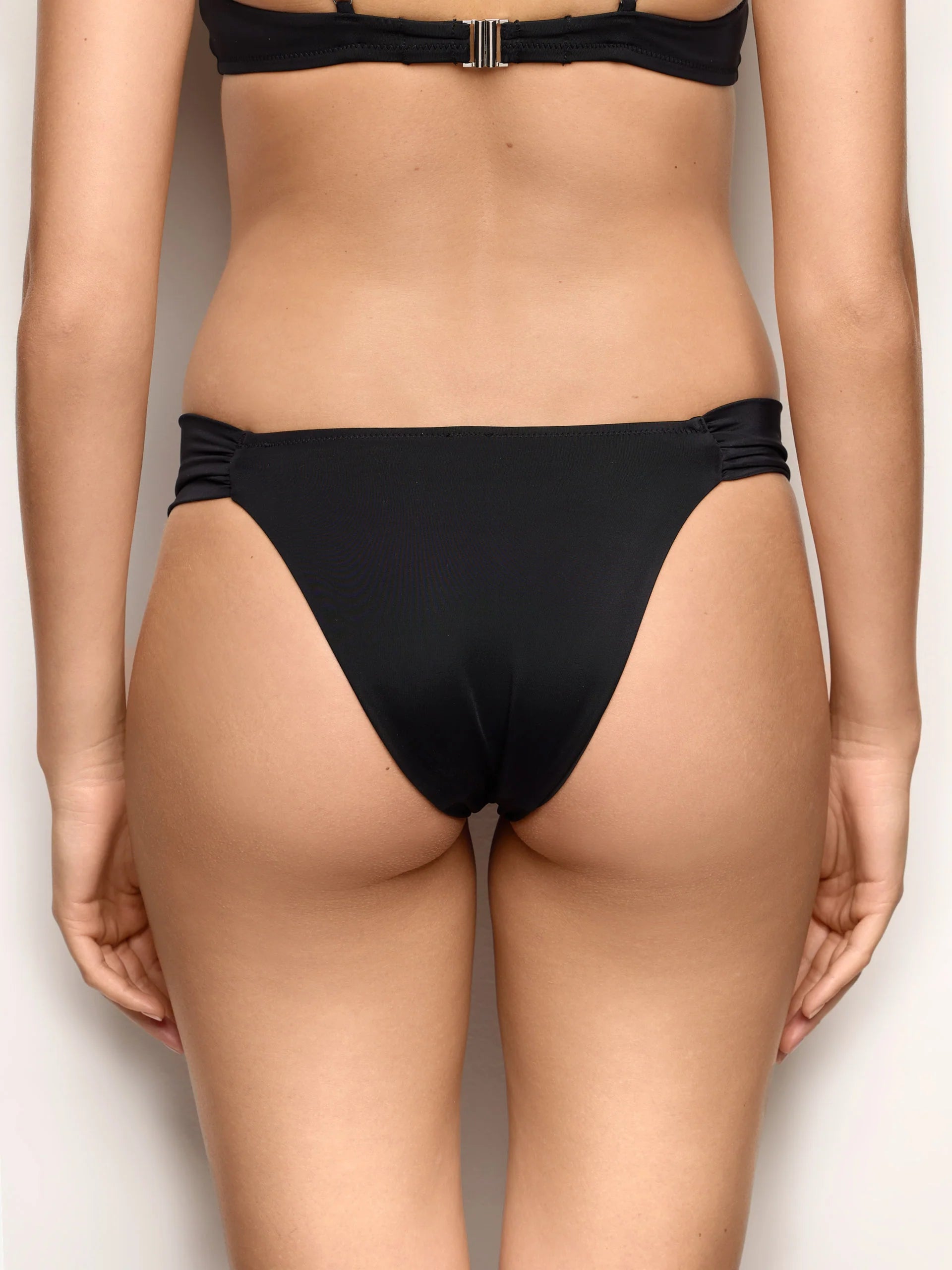 Yamamay Albania Fashion bottom | CSLD192002072_05_56ecf777-bdfc-44b6-90d5-1fe021c4d2e0.jpg