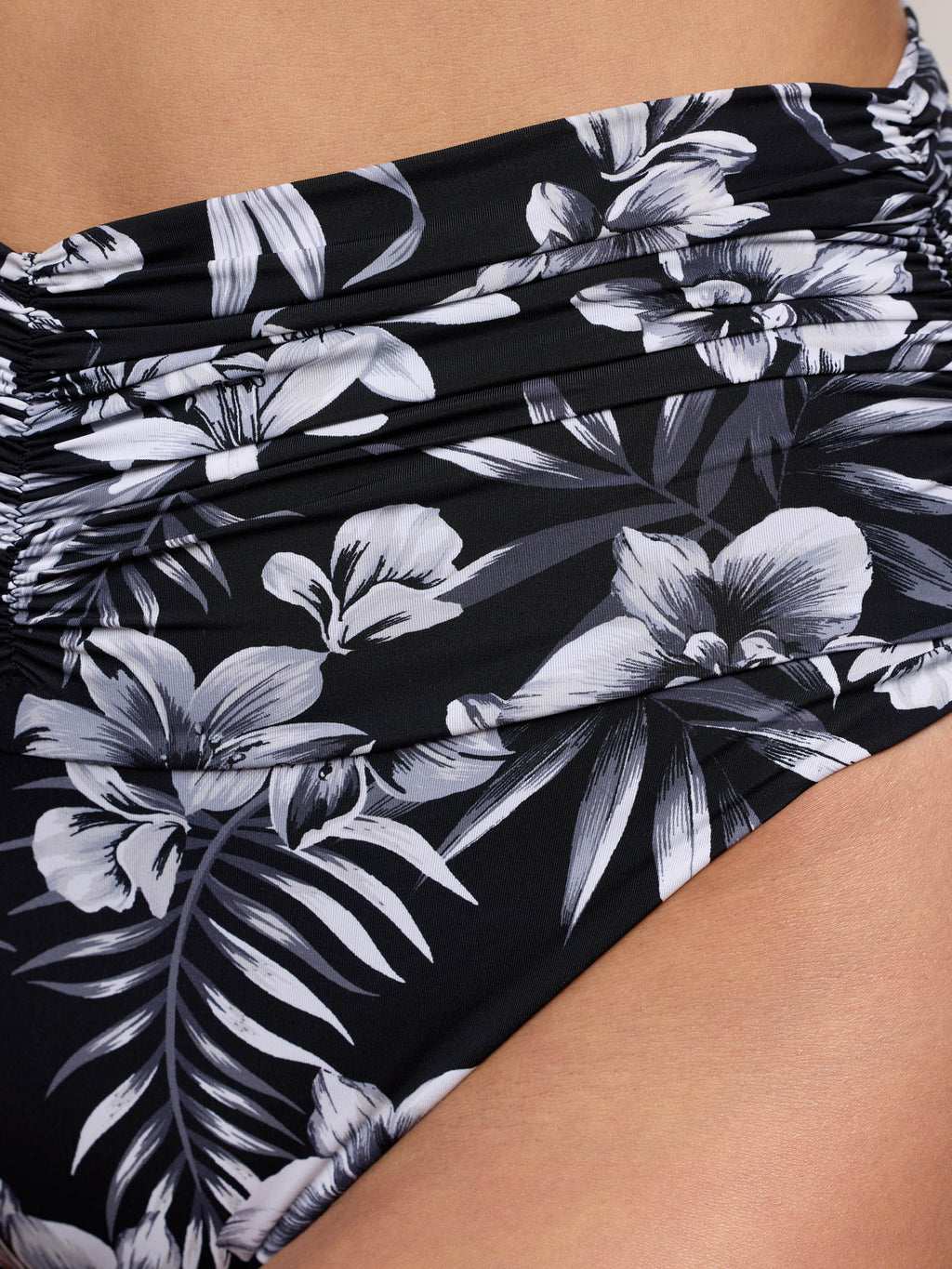Yamamay Albania High-side bottom | CSLD192014_128_04.jpg