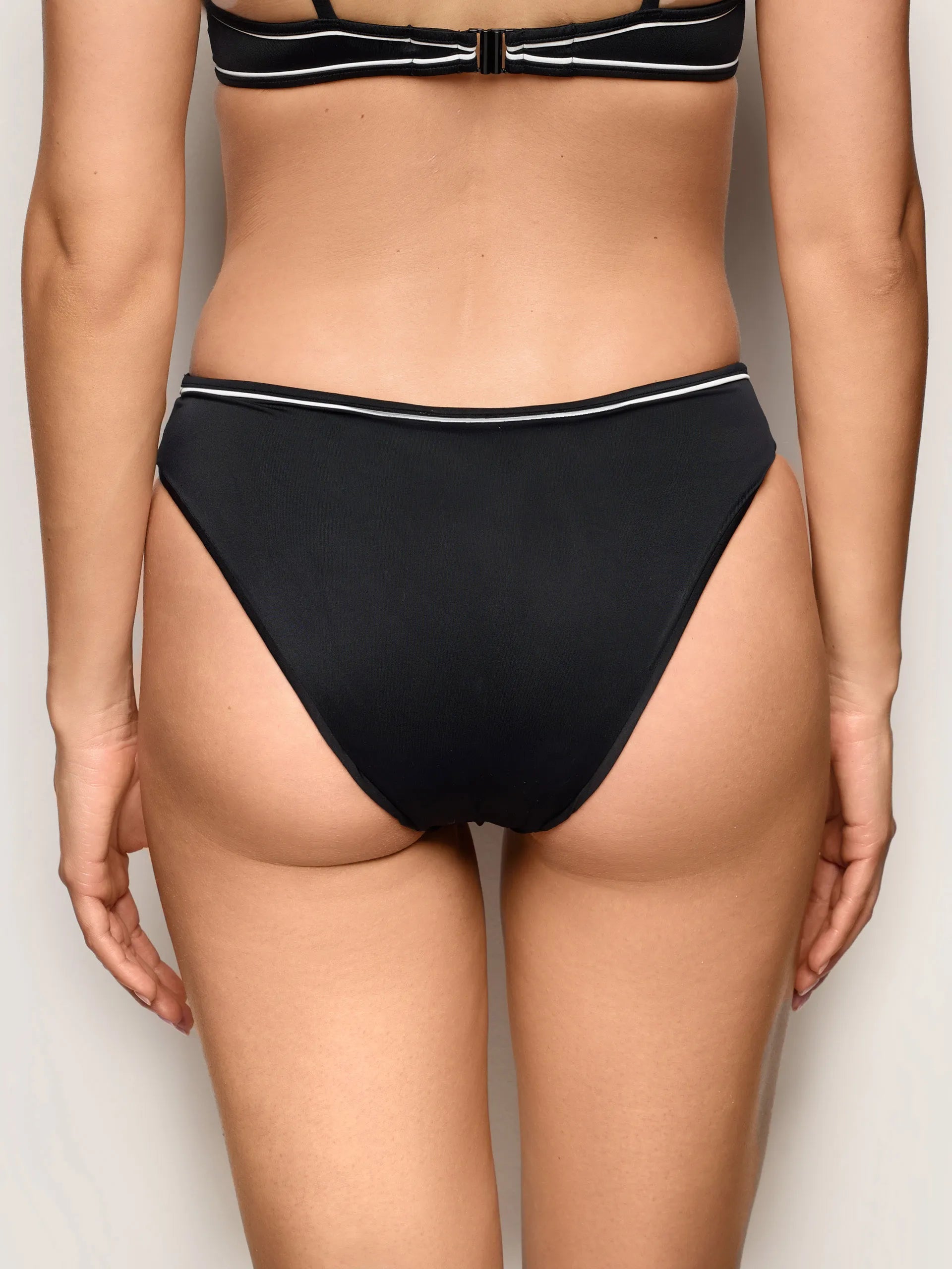 Yamamay Albania Medium-side bottom | CSLD192018_072_05.jpg