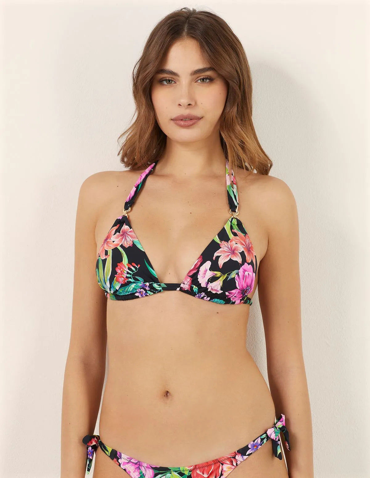 Marianna - Rroba banje/ bikini reçipetë halter me kupa të heqshme