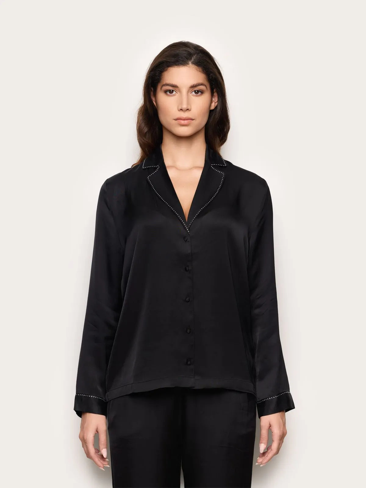 Xhaketë Saten për Femra – Elegancë & Shkëlqim