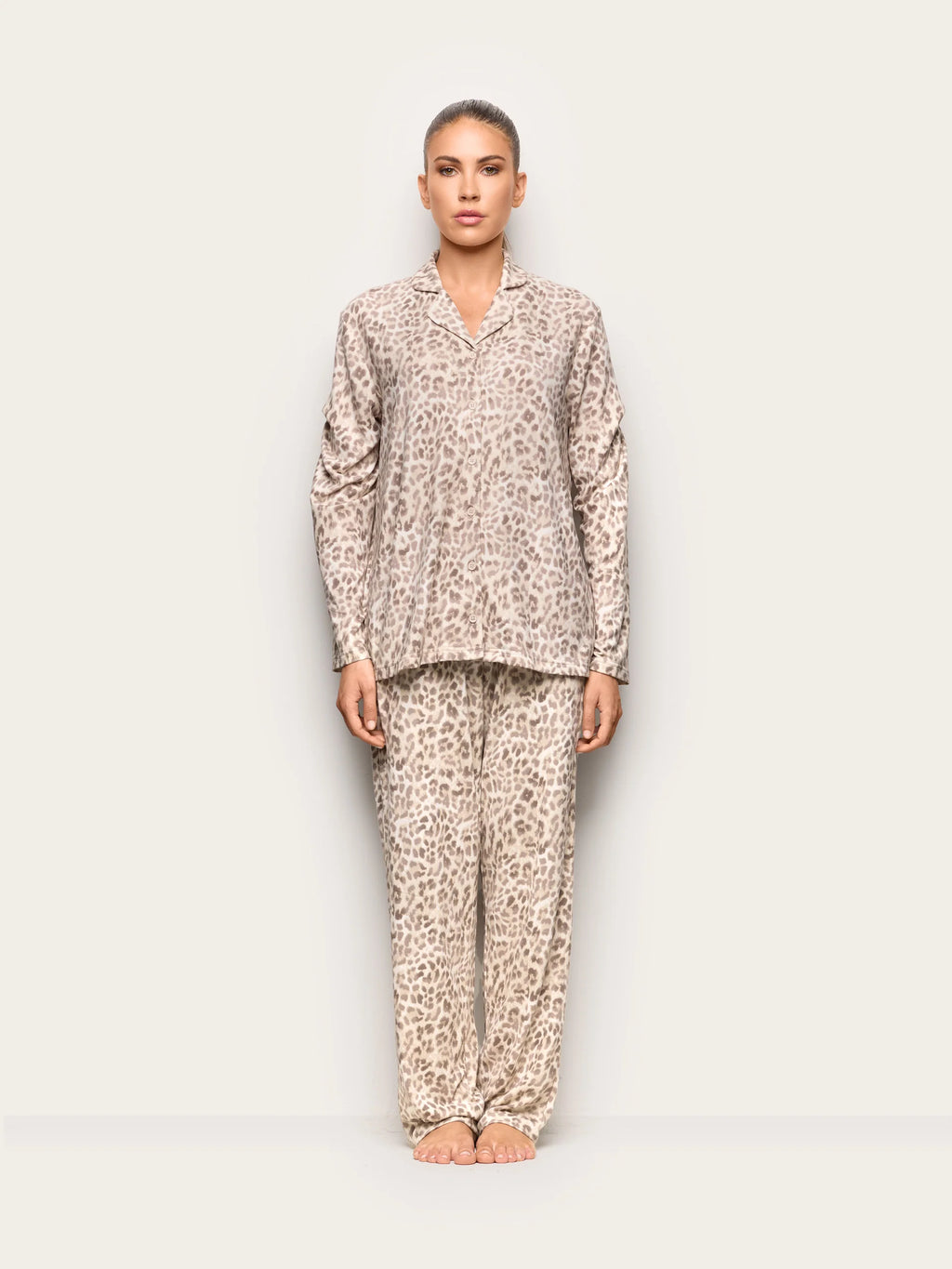Yamamay Albania Long-Pyjamas with front ope | PPRD193002128_02_c787d136-0e93-499d-8c97-86f2579e363e.jpg