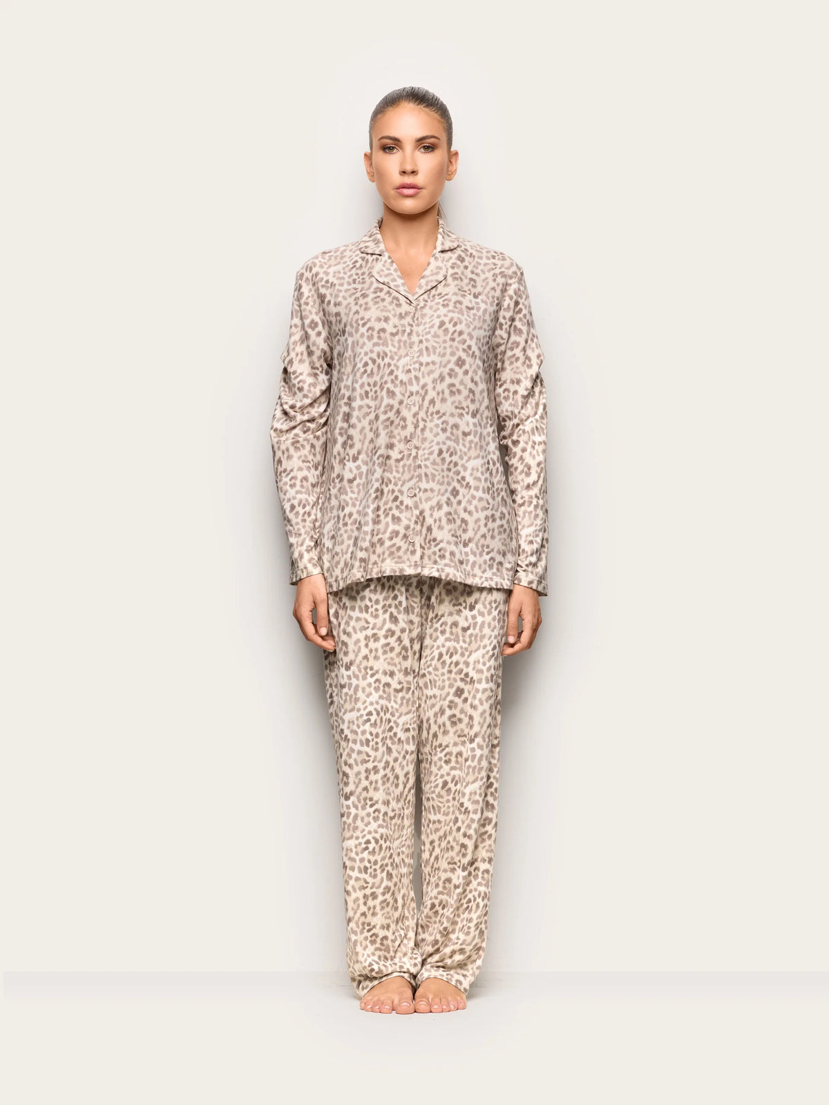 Yamamay Albania Long-Pyjamas with front ope | PPRD193002128_02_c787d136-0e93-499d-8c97-86f2579e363e.jpg