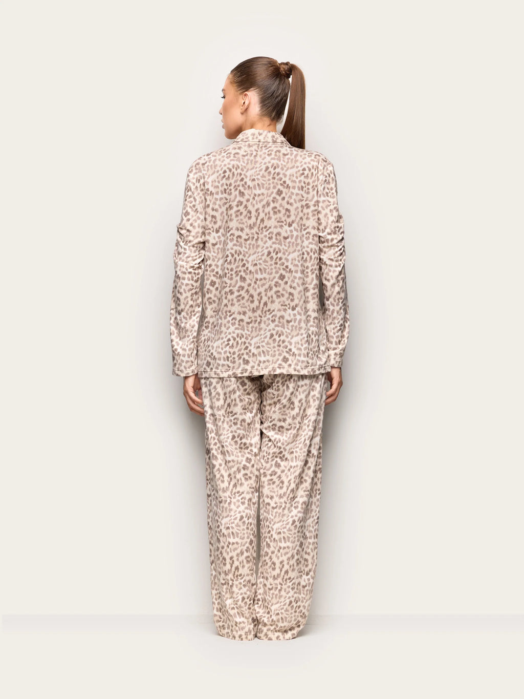 Yamamay Albania Long-Pyjamas with front ope | PPRD193002128_05_24235b8c-1fc8-4e2c-8e37-e08aee5b9d2e.jpg