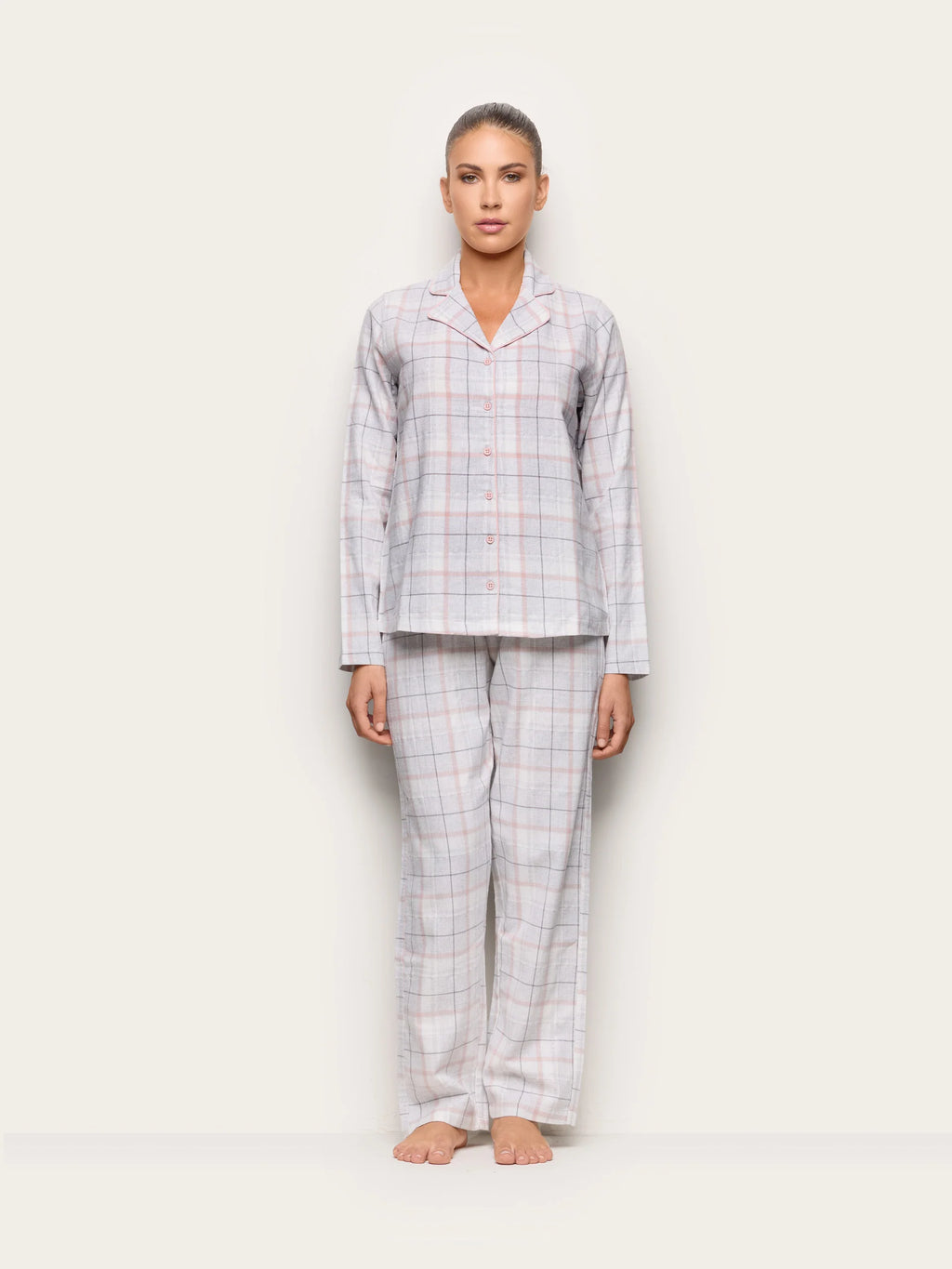 Yamamay Albania Long-Pyjamas with front ope | PPRD193004128_02_dc87c628-5922-41d0-b971-883c8cc9513f.jpg