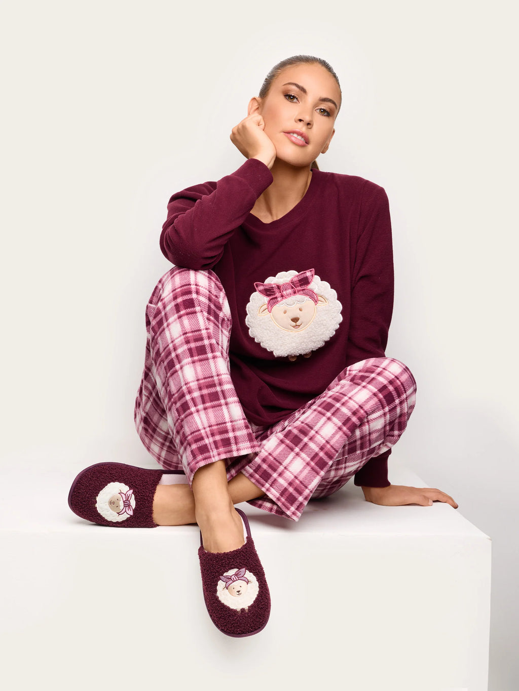 Yamamay Albania Slippers | SPFD193003837_01_8a3621a4-0bc1-44fd-886e-a781717a9c7a.jpg