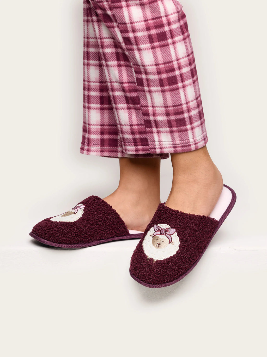 Yamamay Albania Slippers | SPFD193003837_02_25cc5f38-b2bd-49fd-8900-93fdaf8dd4af.jpg