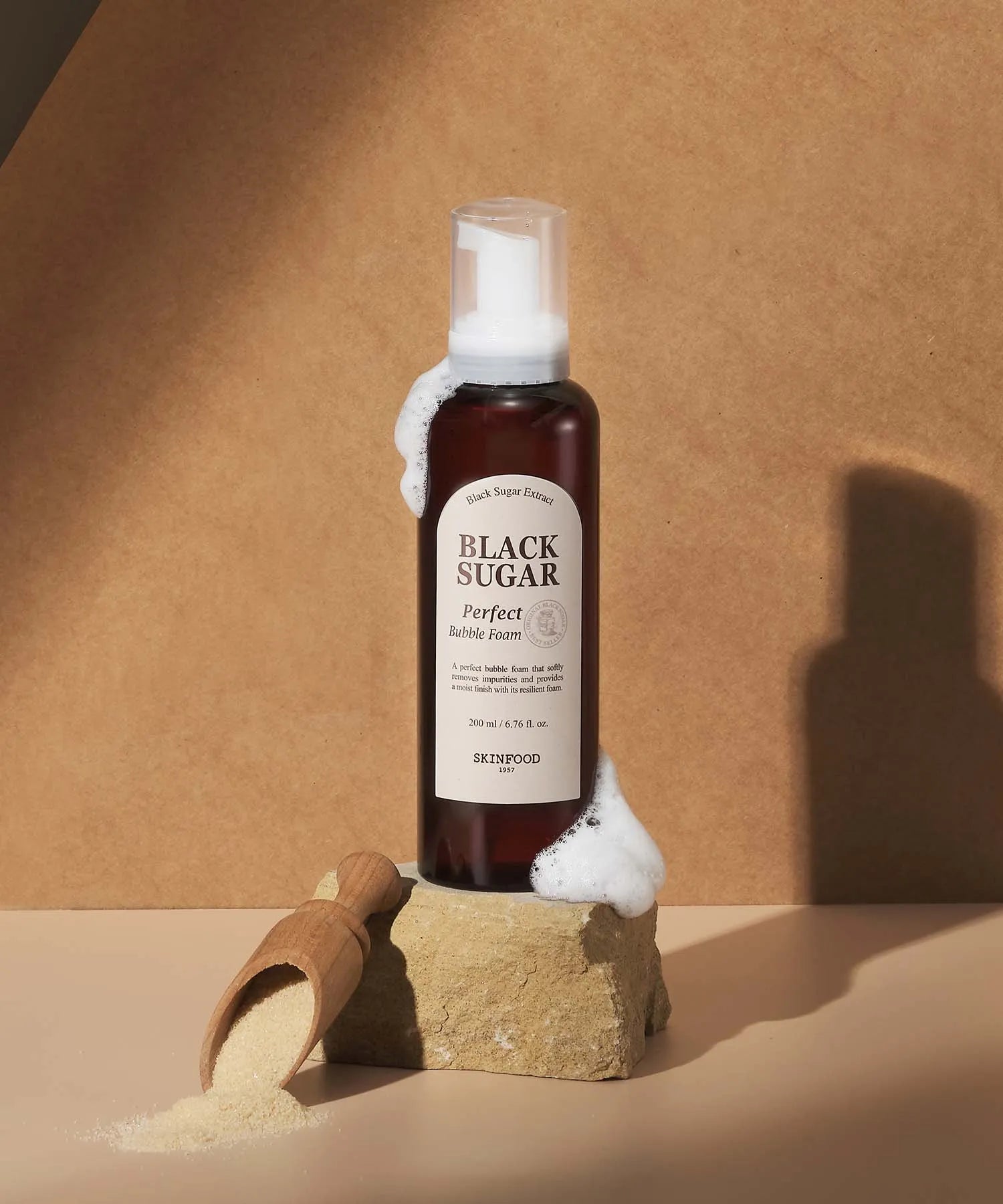 Skinfood Black Sugar Perfect Bubble Foam – shkumë pastruese me sheqer të zi për lëkurë të pastër dhe të freskët nga Bassko.