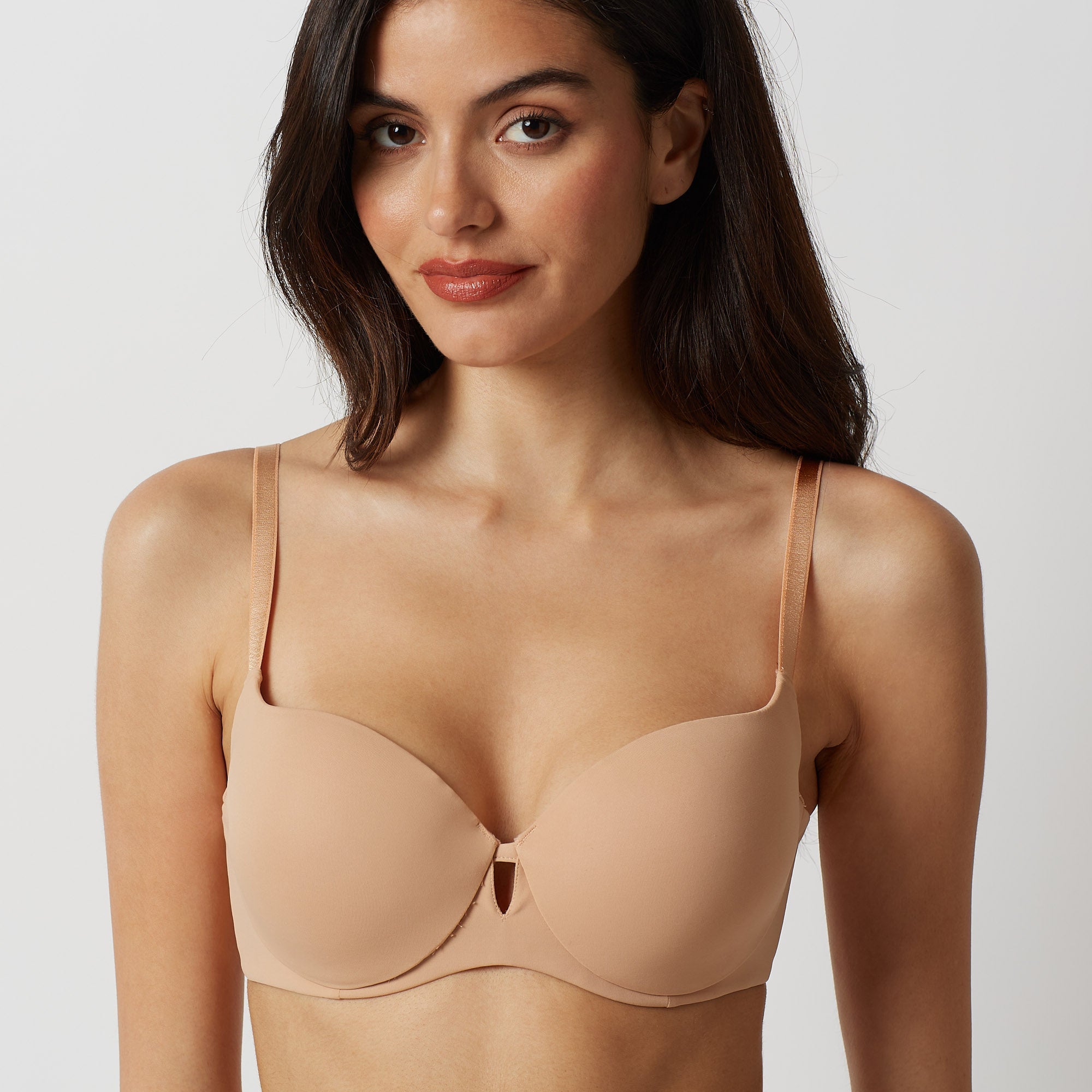 Padded balcony C/Cups differentiates