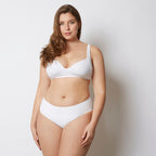 Preformed bra with differentz cups