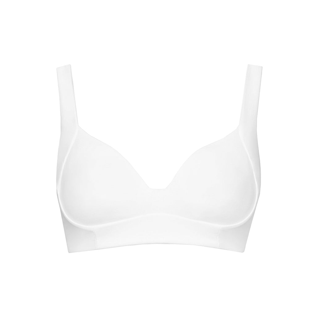 Preformed bra with differentz cups